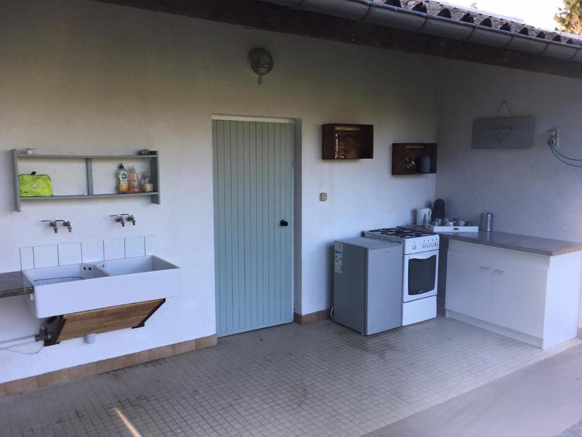 Charming 2-Bed Cabin In Domfront-En-Poiraie Perrou Exterior foto